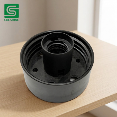 Chine OEM Durable Plastic Lampholder for E27 Light Bulbs with Reliable Construction for Residential and Commercial Lighting Applications Fabricant