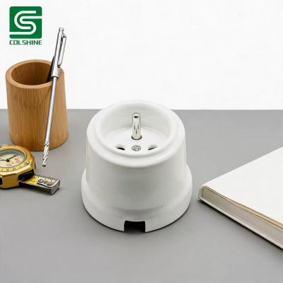 Chine OEM Vintage Ceramic French Socket with Retro Porcelain Finish for Authentic European Style Wall and Surface Lighting Fabricant